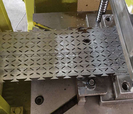 0.6mm Blade 2.2kw 1.5mm Razor Wire Machine